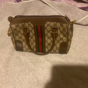Gucci handbag w/ shoulder strap
